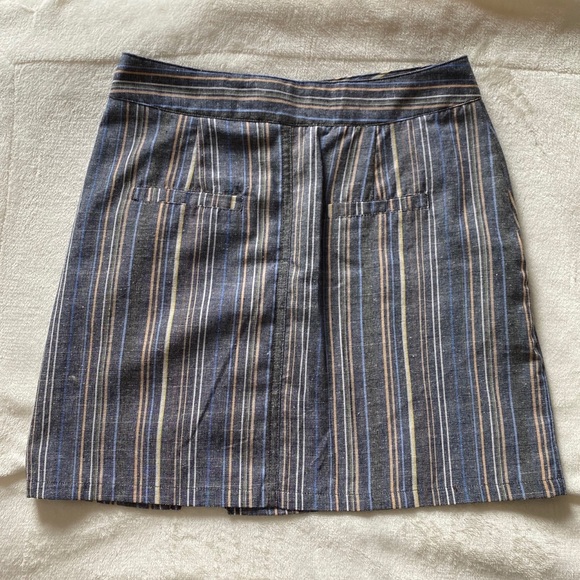 Linen Button-Up Mini Skirt - Picture 2 of 6